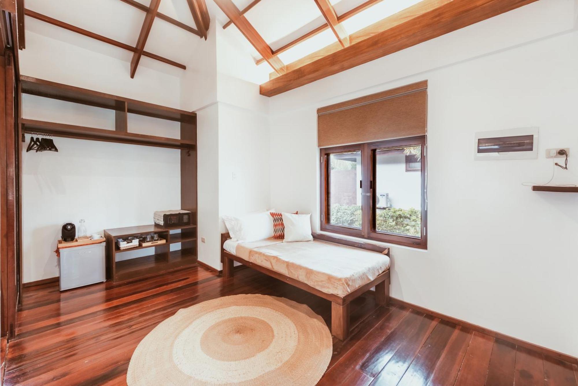 Alon Cloud9 Beach Front Catangnan Экстерьер фото
