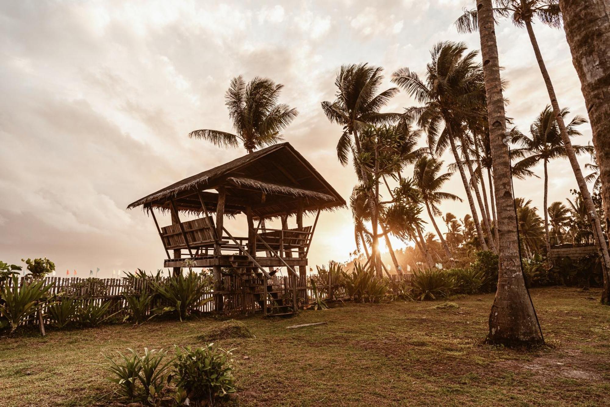 Alon Cloud9 Beach Front Catangnan Экстерьер фото